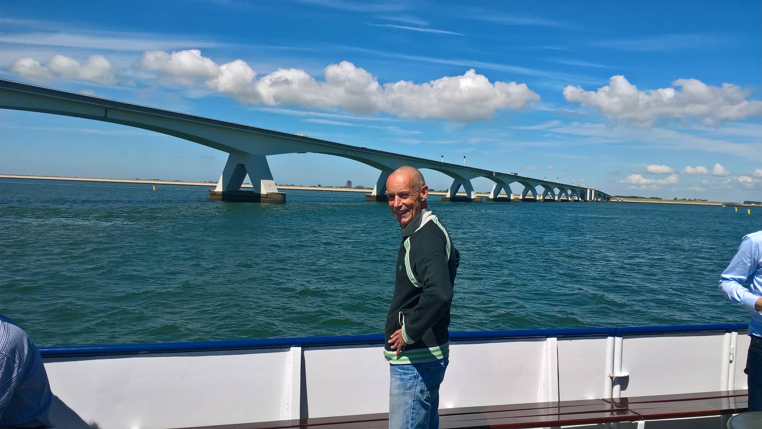 Peter van Zundert op een boot bij de Zuidwestelijke Delta