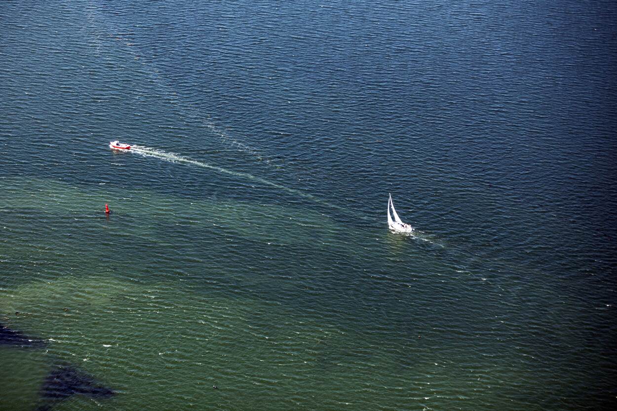 Luchtfoto van recreatieschepen op de Oosterschelde