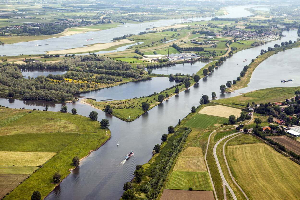Luchtfoto van de Maas-Waal geul bij Driel