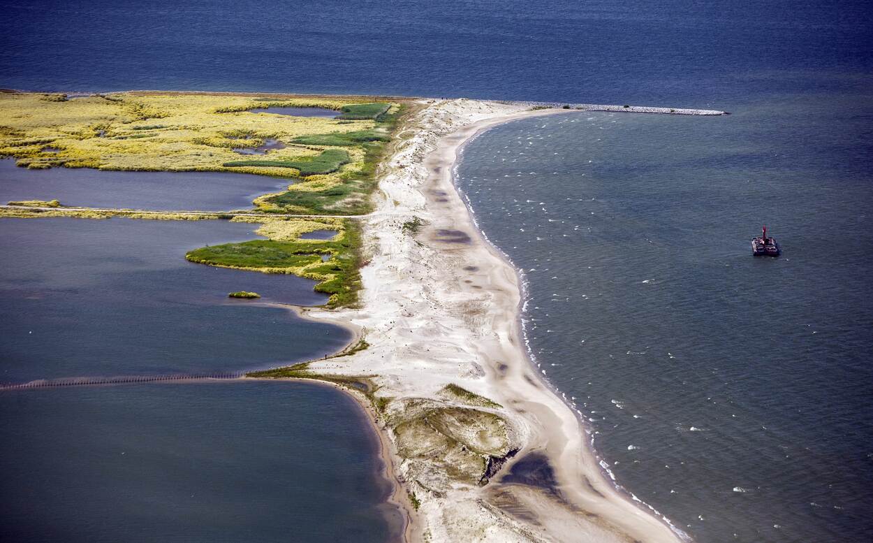 Luchtfoto van de Marker Wadden in het IJsselmeer