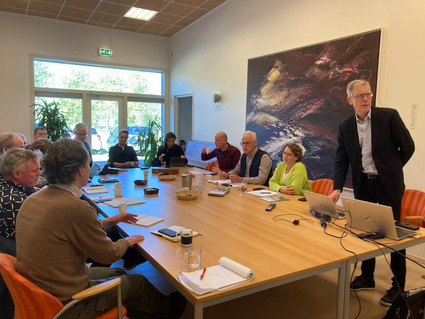 Werkbezoek stuurgroep PAGW tijdens presentatie projectleider Gelderse Poort Eric ten Cate