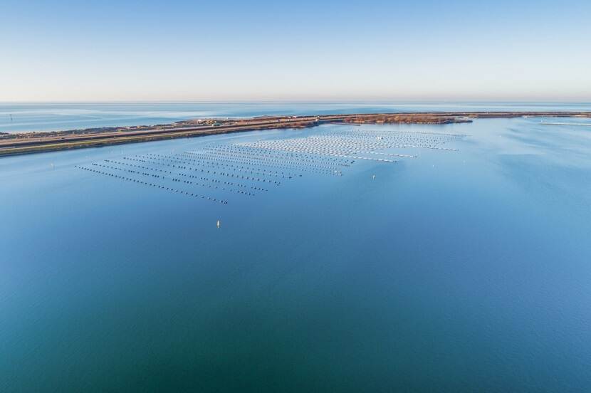 Brouwersdam scheidt de Grevelingen van de Noordzee