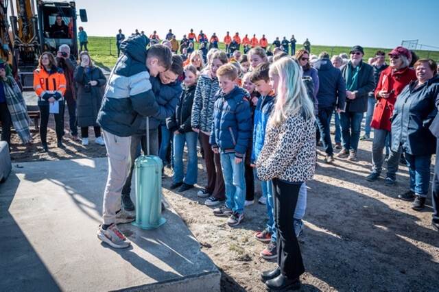 Scholieren luiden 100 jaar oude scheepshoorn